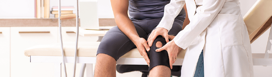 physician-working-with-patient-knee-injury